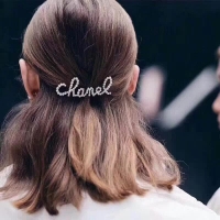 Chanel·字母珍珠發夾