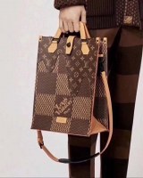 Louis Vuitton·棋盤手提斜跨包  Size:26*35.5*12cm