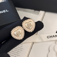 Chanel·奶白色桃心耳釘